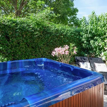 Elegant With Jacuzzi *